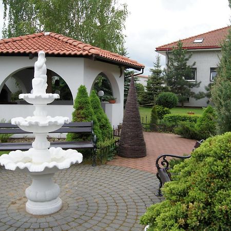 Motel 2000 Steszew Экстерьер фото