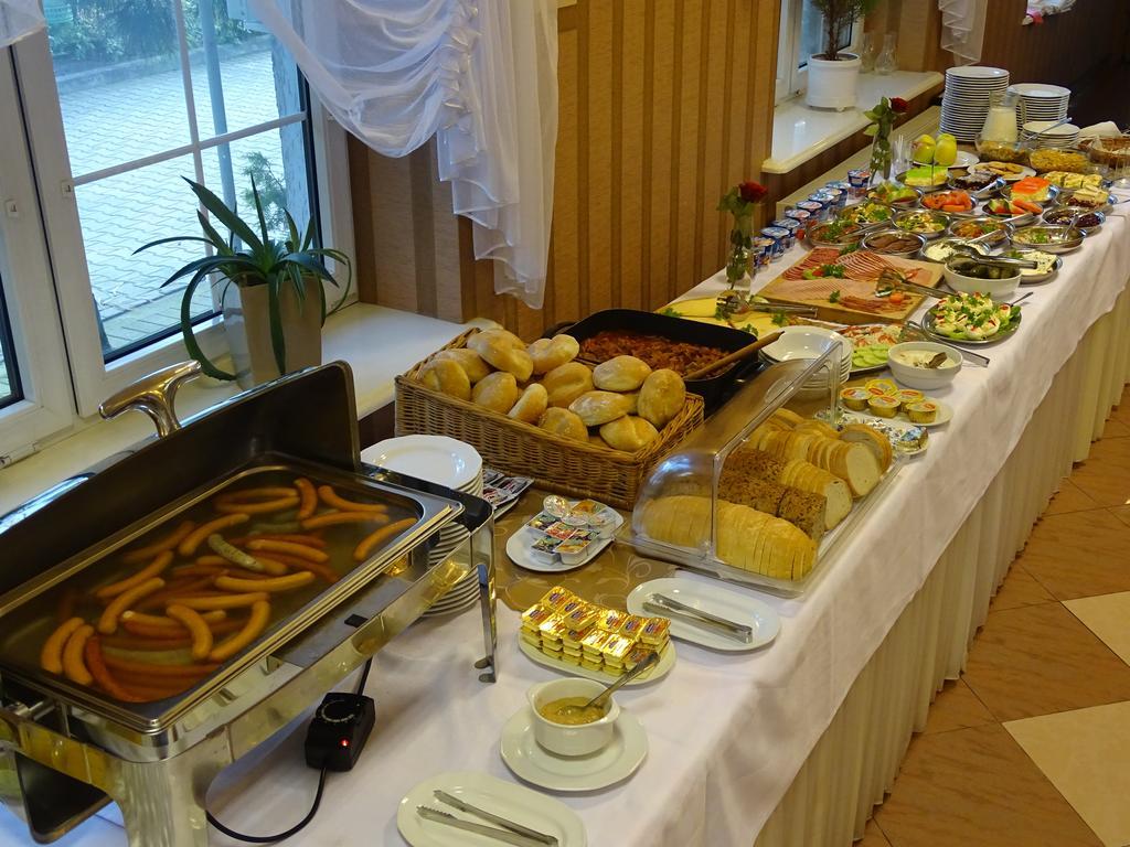 Motel 2000 Steszew Экстерьер фото