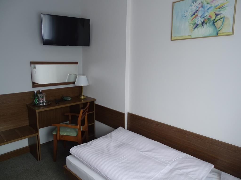 Motel 2000 Steszew Экстерьер фото