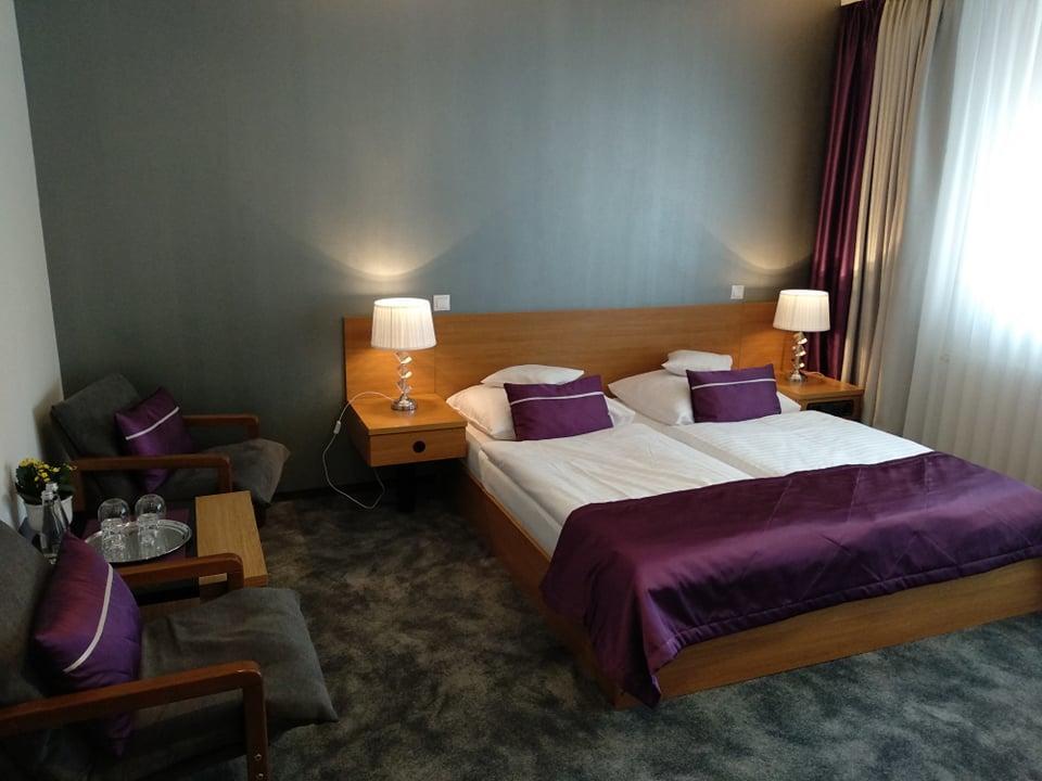 Motel 2000 Steszew Экстерьер фото
